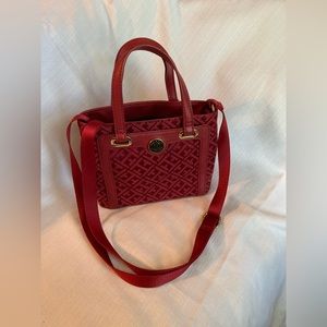 Read Tommy Hilfiger purse